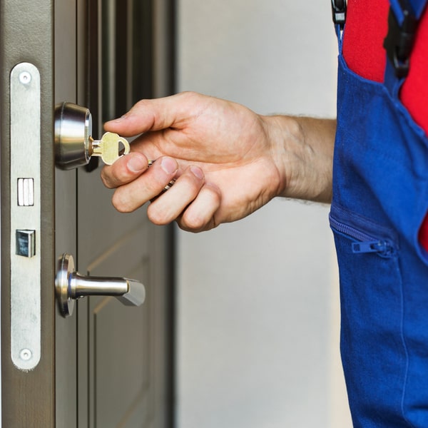 la cerrajería residencial ofrece servicios de instalación de cerraduras de alta seguridad